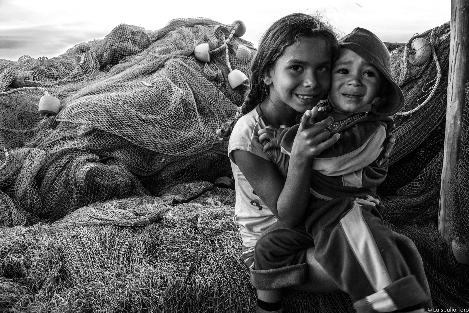 Retrato de niños en un pueblo de pescadores a orillas de la costa del Golfo de Cariaco. Venezuela. Luis J Toro.